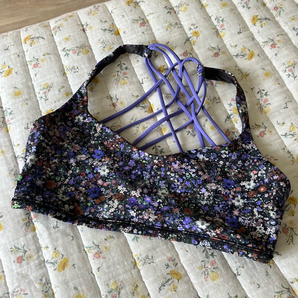 Lululemon sports bra